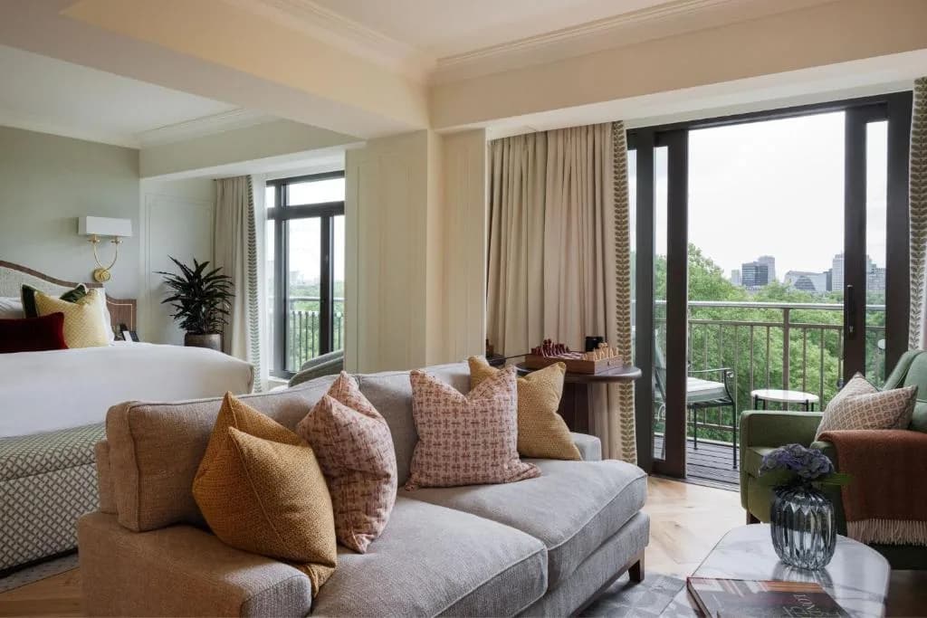 The Athenaeum Hotel & Residences - 5