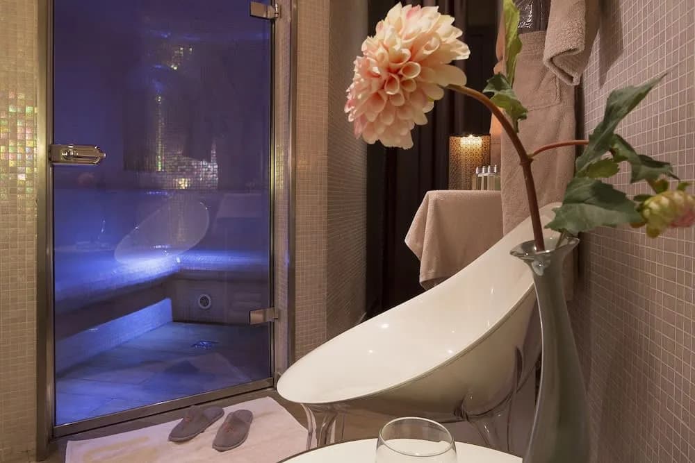 Hotel Le Six - 3