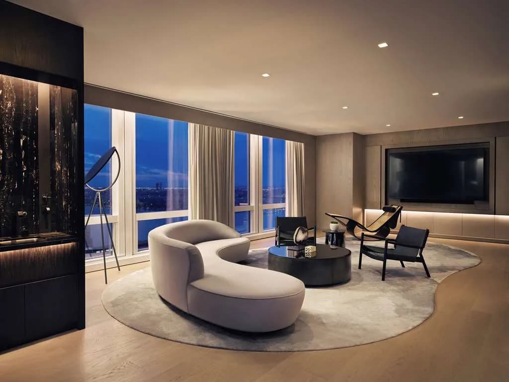 Equinox Hotel New York - 4