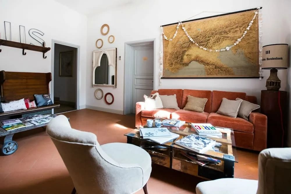 Soprarno Suites