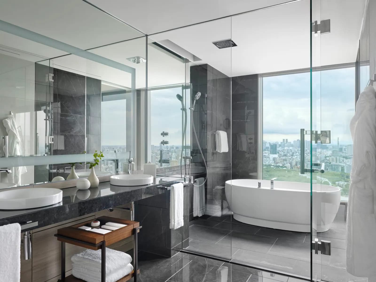Four Seasons Hotel Tokyo at Otemachi - 2