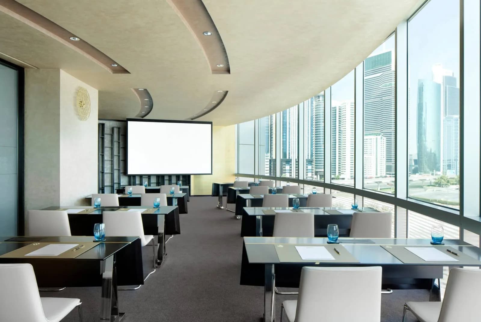 Jumeirah Emirates Towers Dubai - 4
