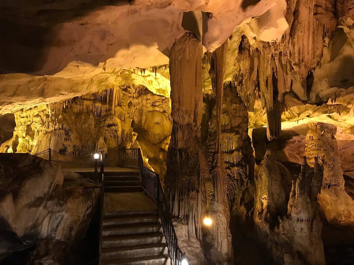 Dupnisa Cave