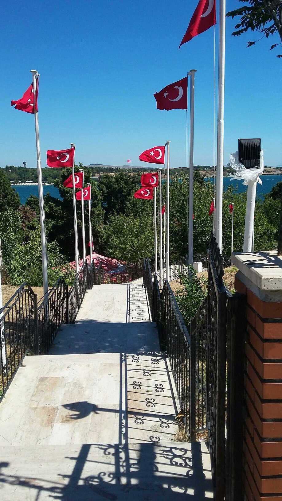 Bayraklı Baba Tomb