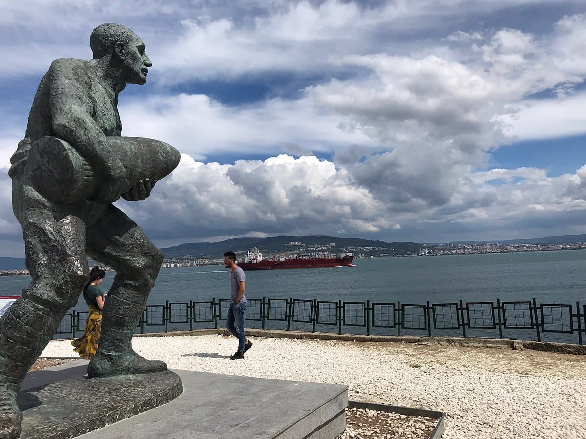Seyit Onbaşı Monument