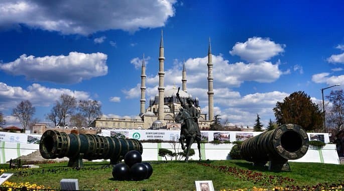 Fatih Sultan Mehmet Statue