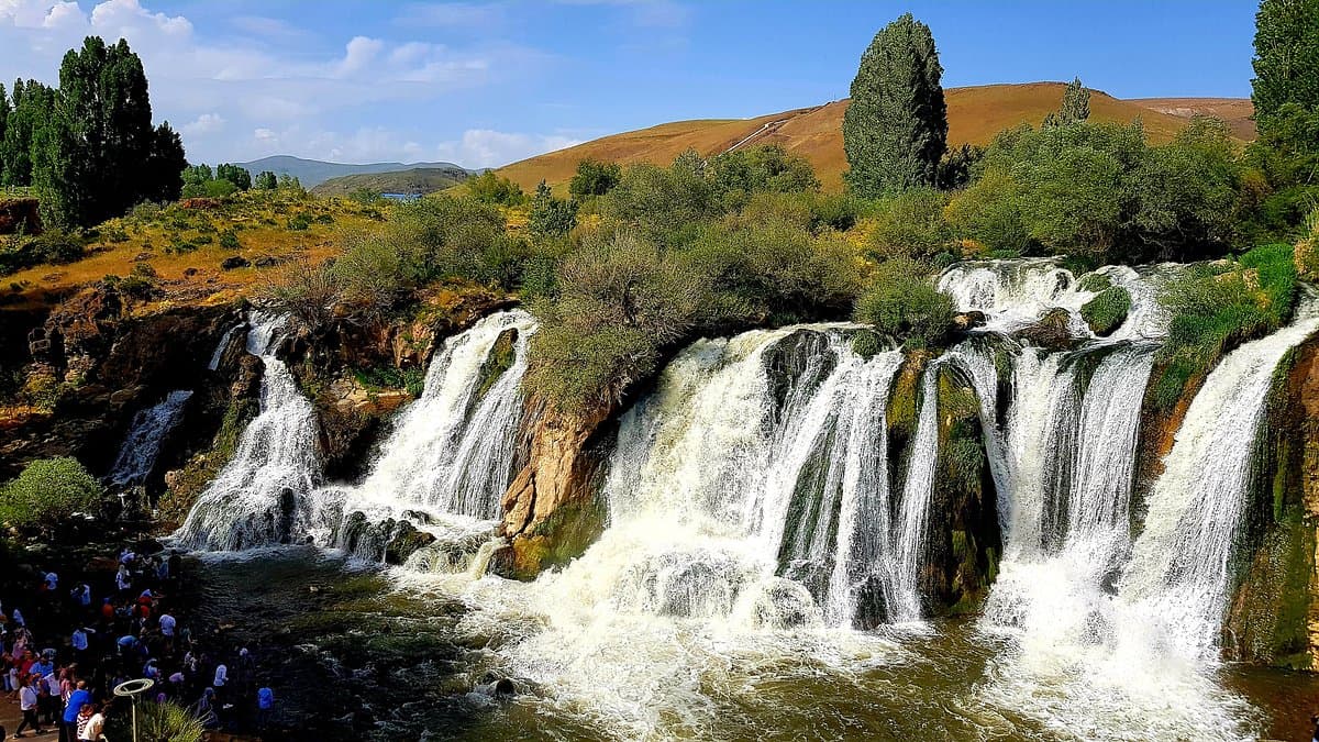 Muradiye Waterfalls