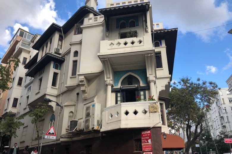 Vedat Tek House
